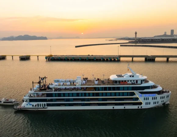 Ha Long Bay Tour Ngày: Hang Sửng Sốt Trên Tàu Luxury Luna Halong