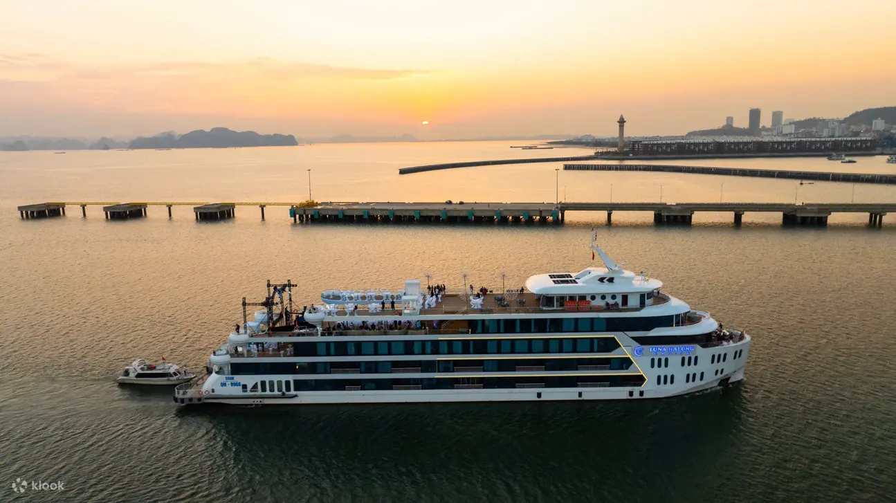 Ha Long Bay Tour Ngày: Hang Sửng Sốt Trên Tàu Luxury Luna Halong