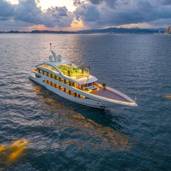 Leona Cruises – Du thuyền 5 sao đẳng cấp trên Vịnh Hạ Long
