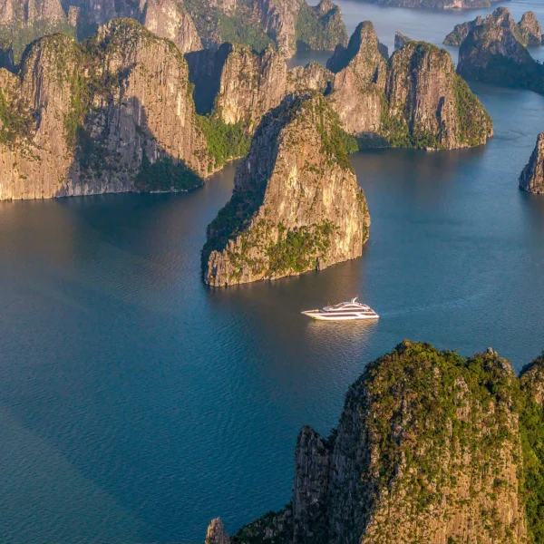 Leona Cruises – Du thuyền 5 sao đẳng cấp trên Vịnh Hạ Long