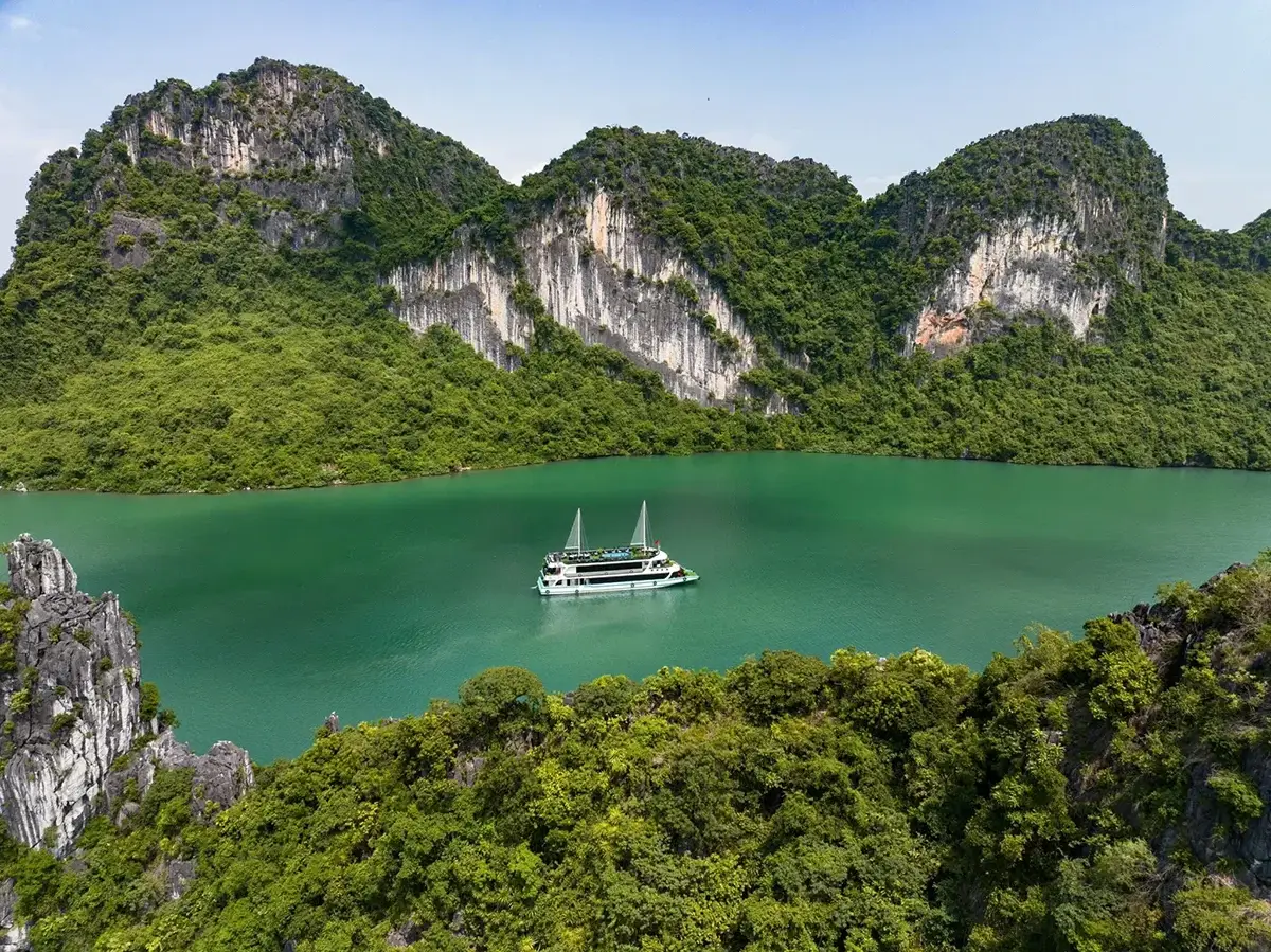 Amethyst Day Cruise – Du thuyền 5 sao khám phá Vịnh Hạ Long trong ngày